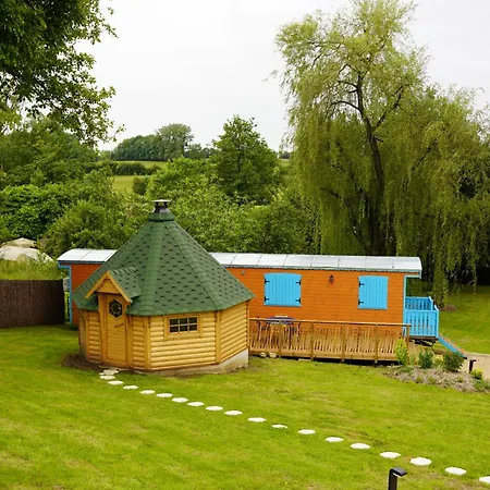 مكان تخييم Roulottes Et Son Kota Grill Sauna Bucilly