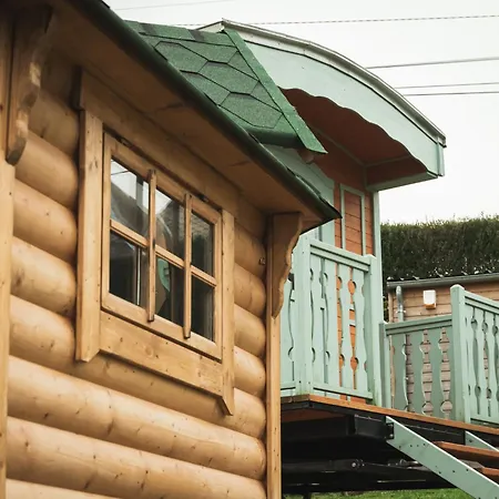 مكان تخييم Roulottes Et Son Kota Grill Sauna *