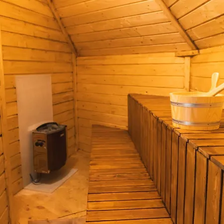 Camping Roulottes Et Son Kota Grill Sauna